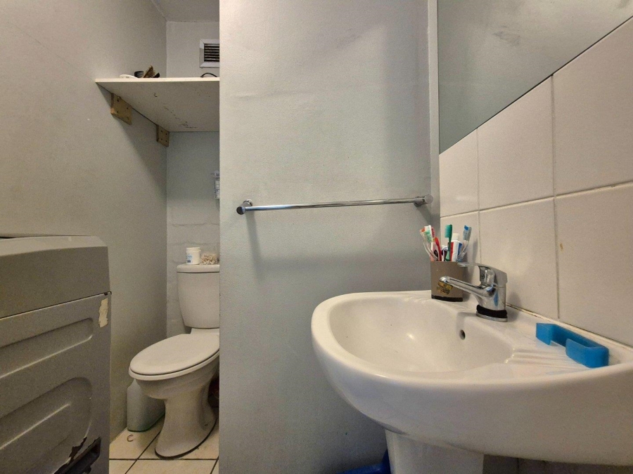 1 Bedroom Property for Sale in Wynberg Western Cape